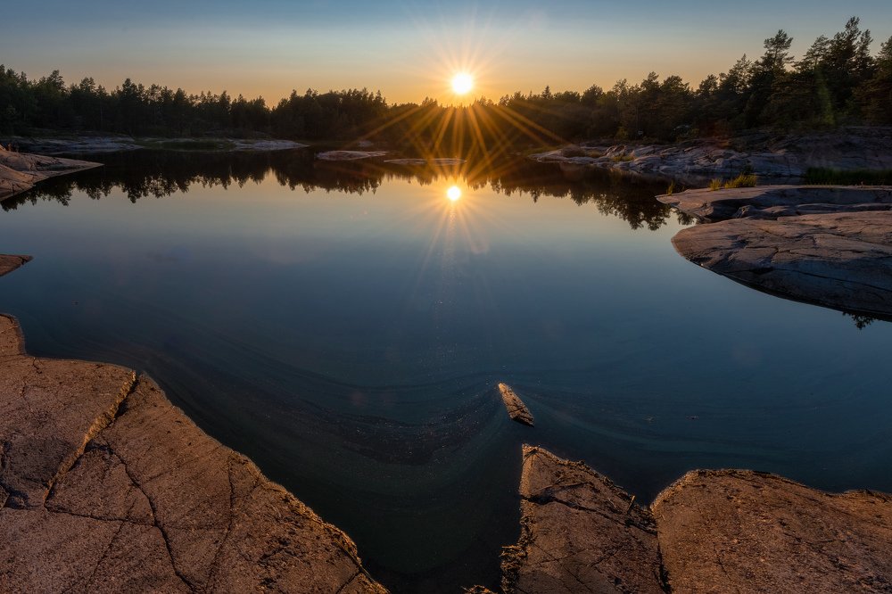 Упал кусочек солнца...
