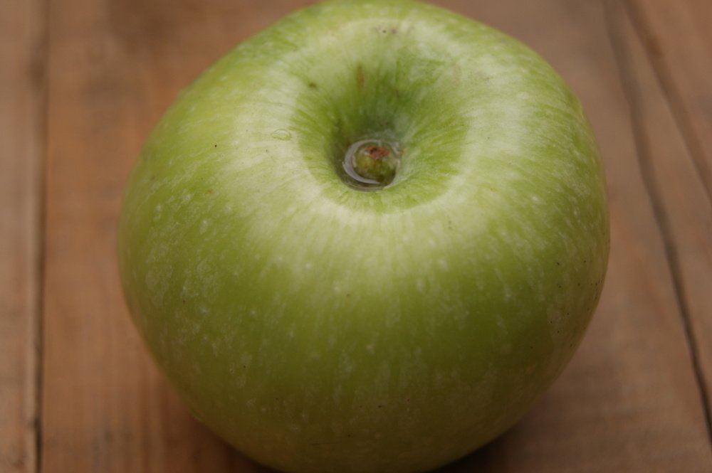 Зеленое яблоко