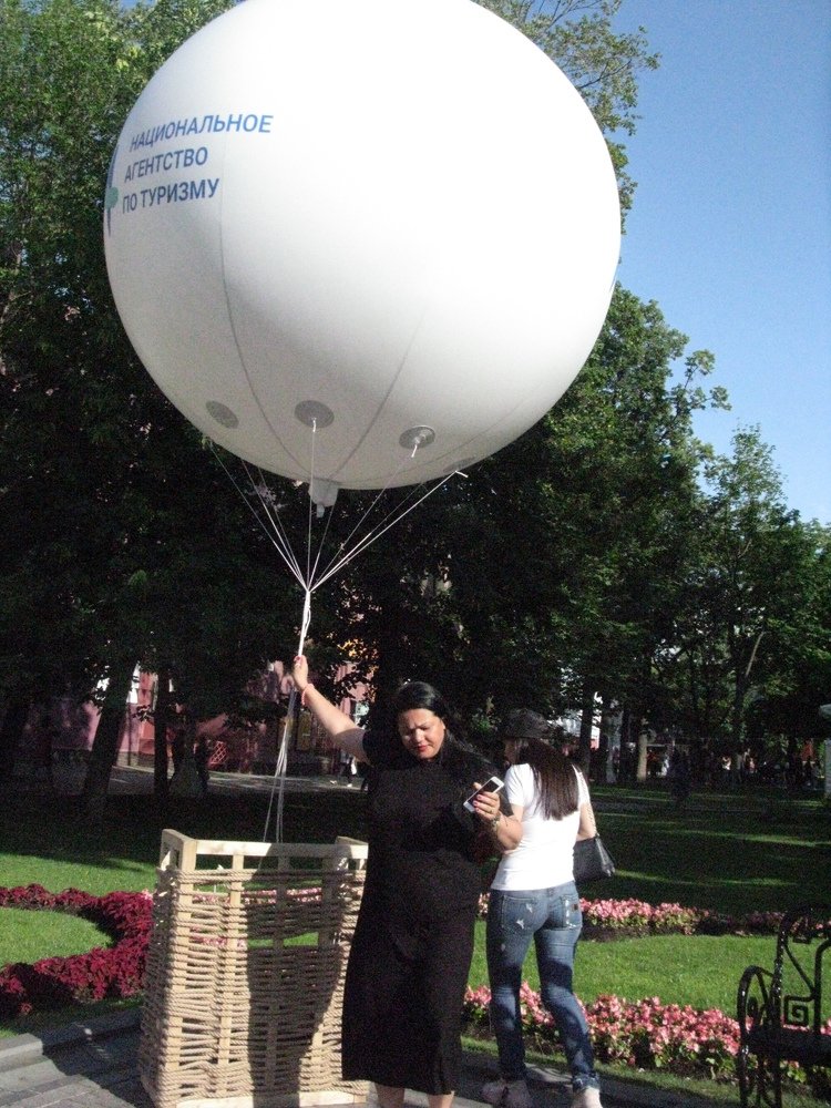 "Чуть не улетела?"