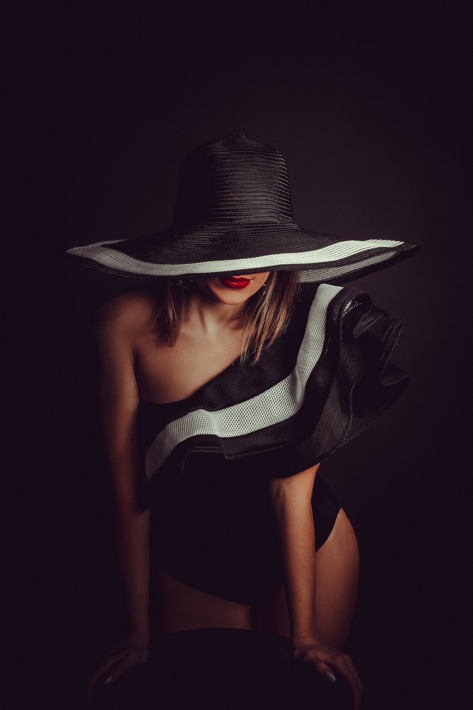 Все дело в шляпе.