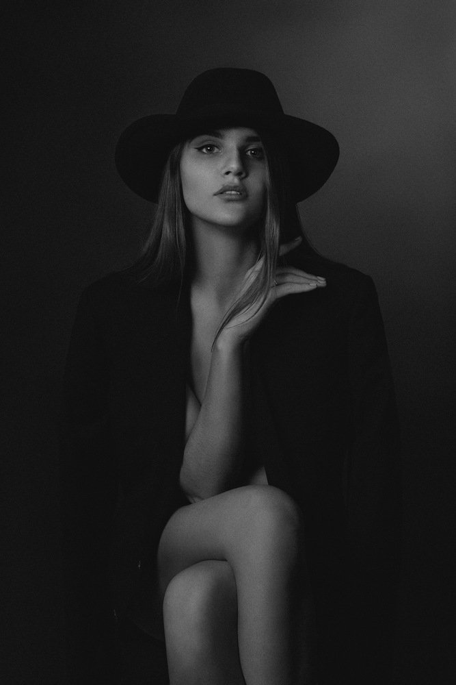 Девушка в шляпе