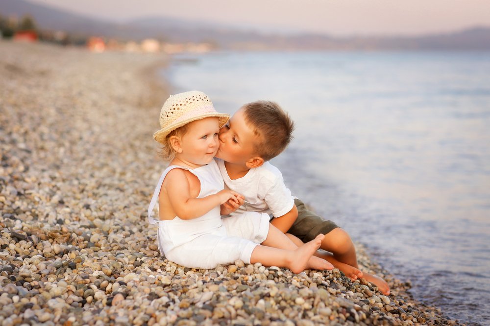 дети у воды