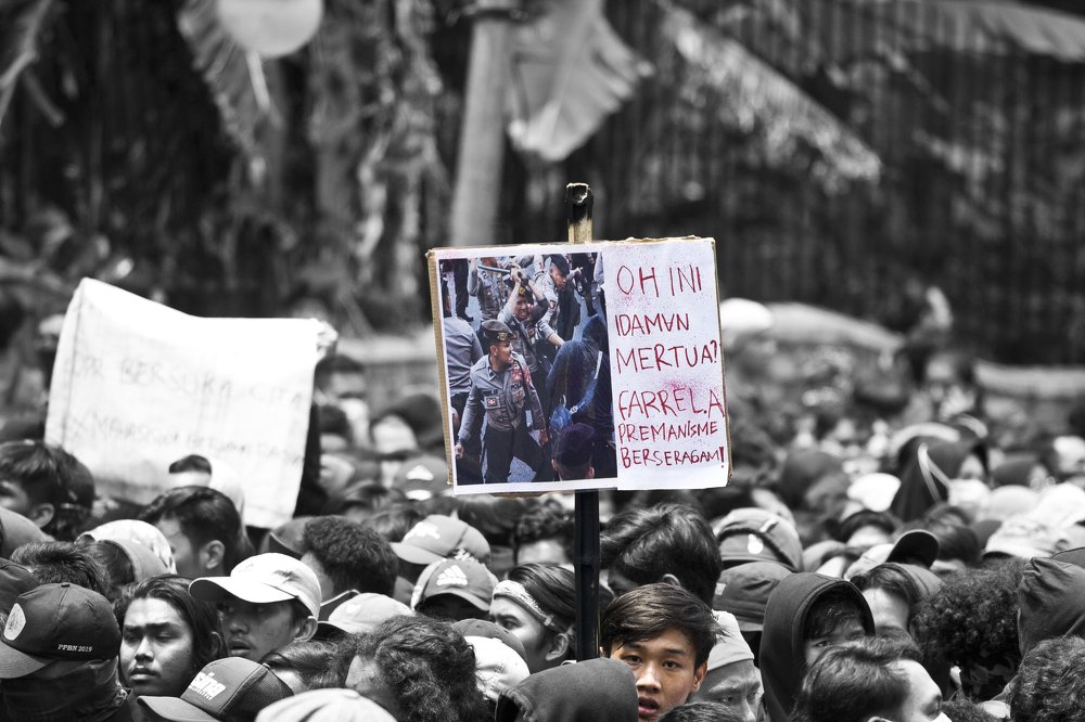 Fuck off the police!