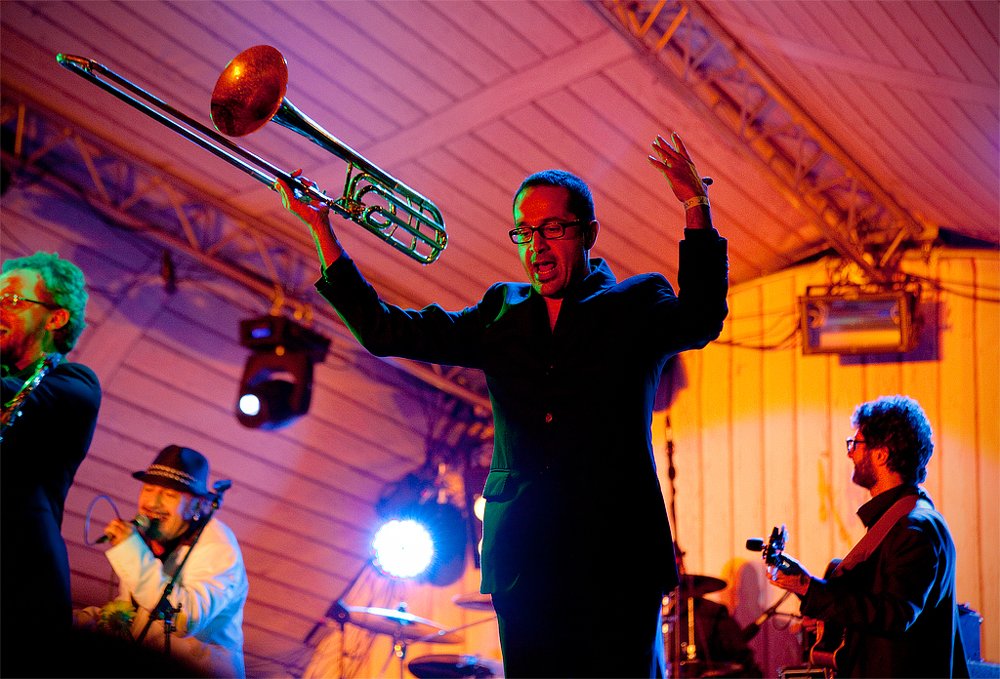 Группа Тонино Каратоне