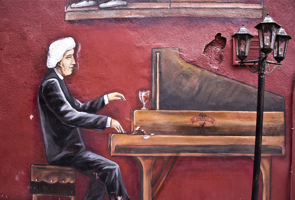 Красный дворик