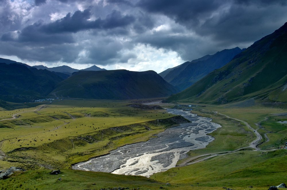 Поляна Эммануэля. Приэльбрусье. Перед дождем
