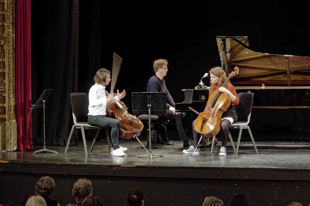 The cellist and the earring.