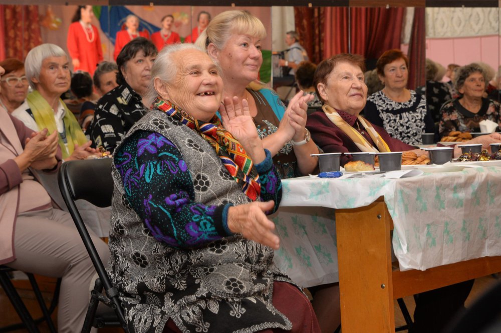 В сельском клубе.