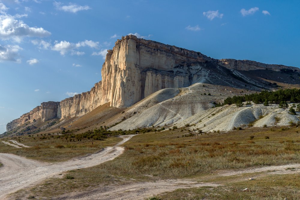 Белая скала Ак-Кая