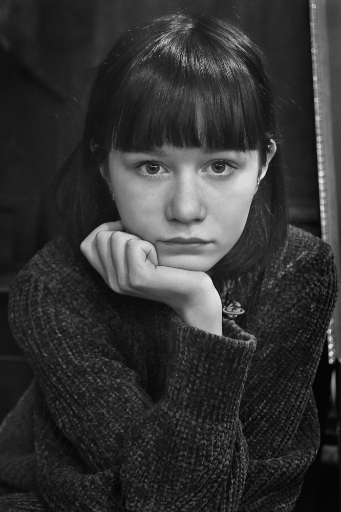 Портрет в темном свитере