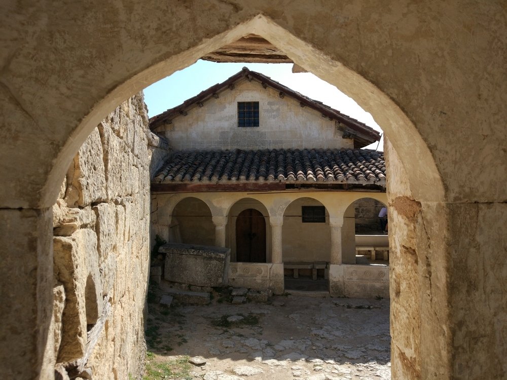 Крым. Пещерный город-крепость Чуфут-Кале