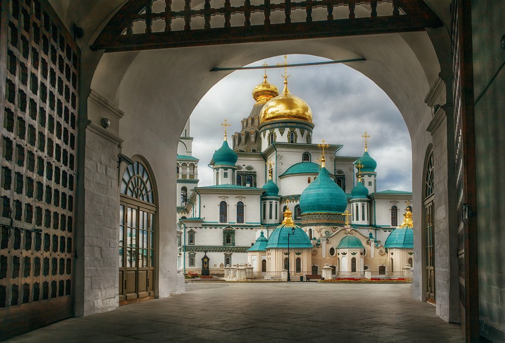 Дорога к храму.