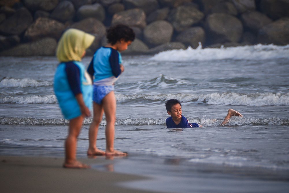 Photograph by Mulyanto Syafridel