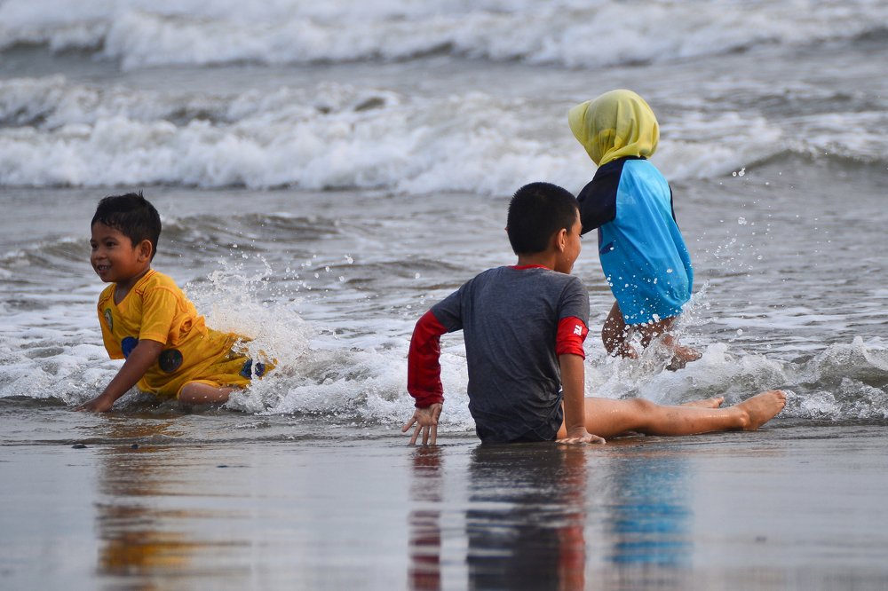 Photograph by Mulyanto Syafridel