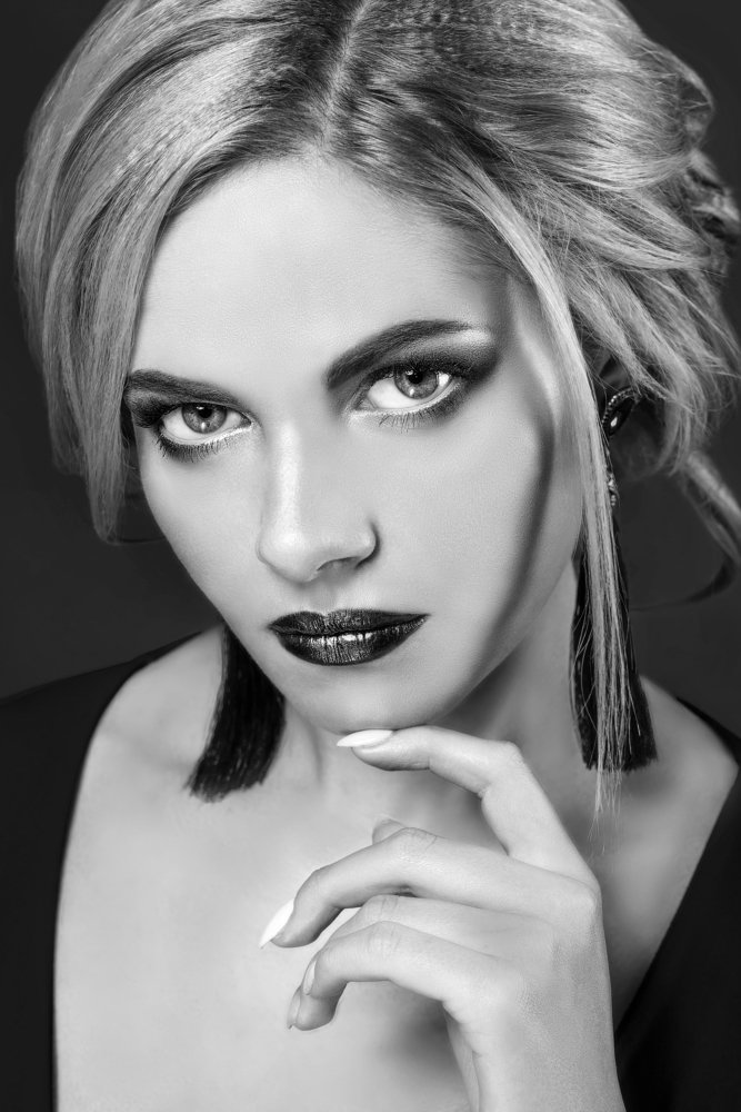 Эти глаза напротив