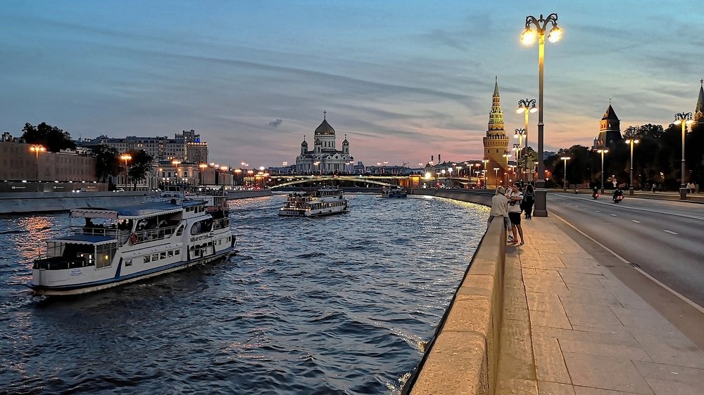 Закат на набережной...