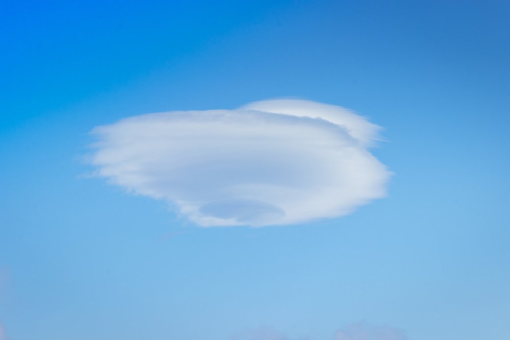 Лентикуля́рное (линзовидное) облако