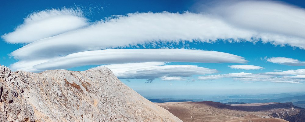 Лентикуля́рные (линзовидные) облака