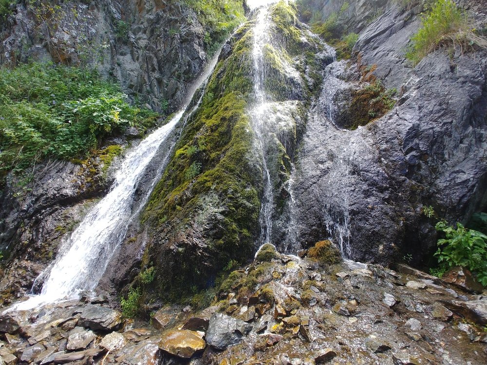 Водопад Слезки. Заилийский Алатау, Казахстан