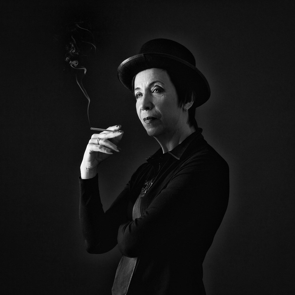 Портрет женщины с сигаретой.