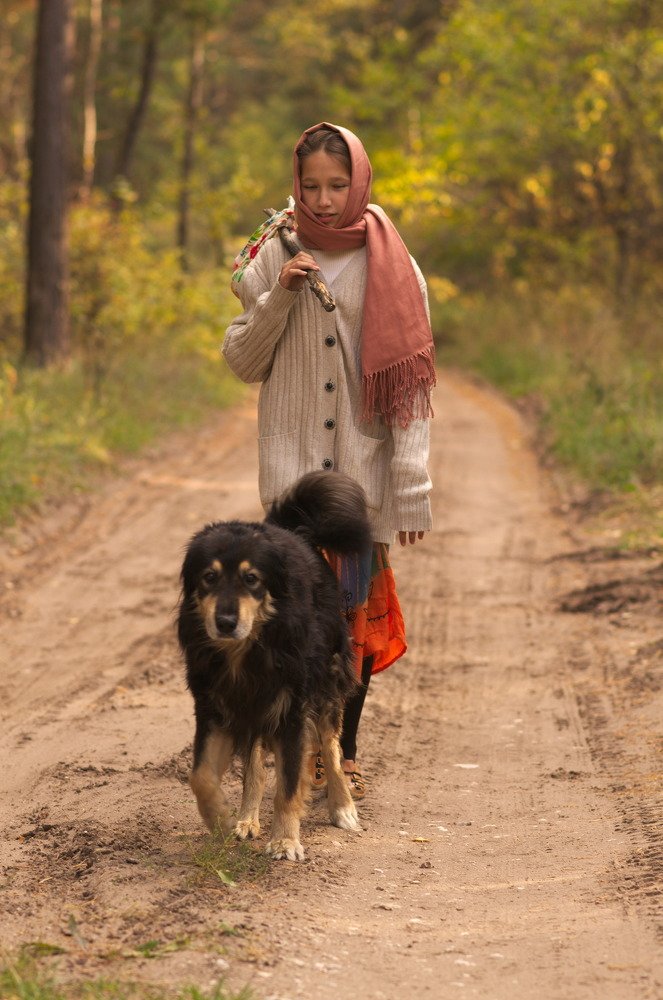 Странница с собакой. В путь.