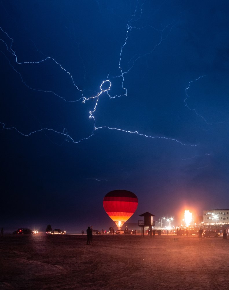 Lightning and hot air balloon