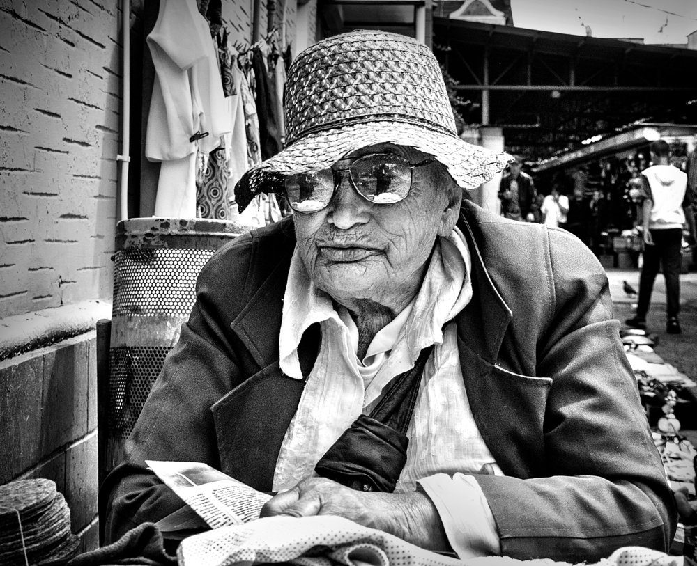 Зеркальные очки.