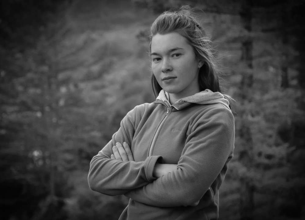 Девушка  в лесу