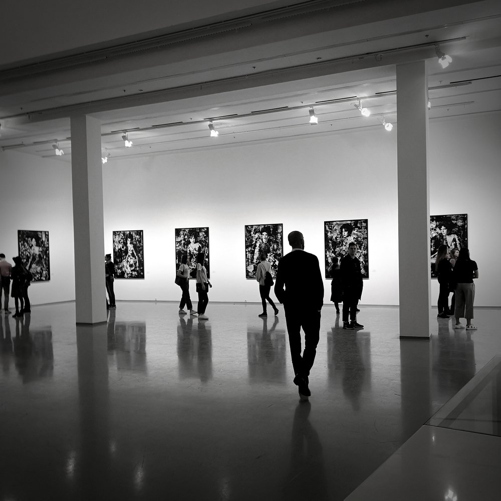 Один в полутьме...