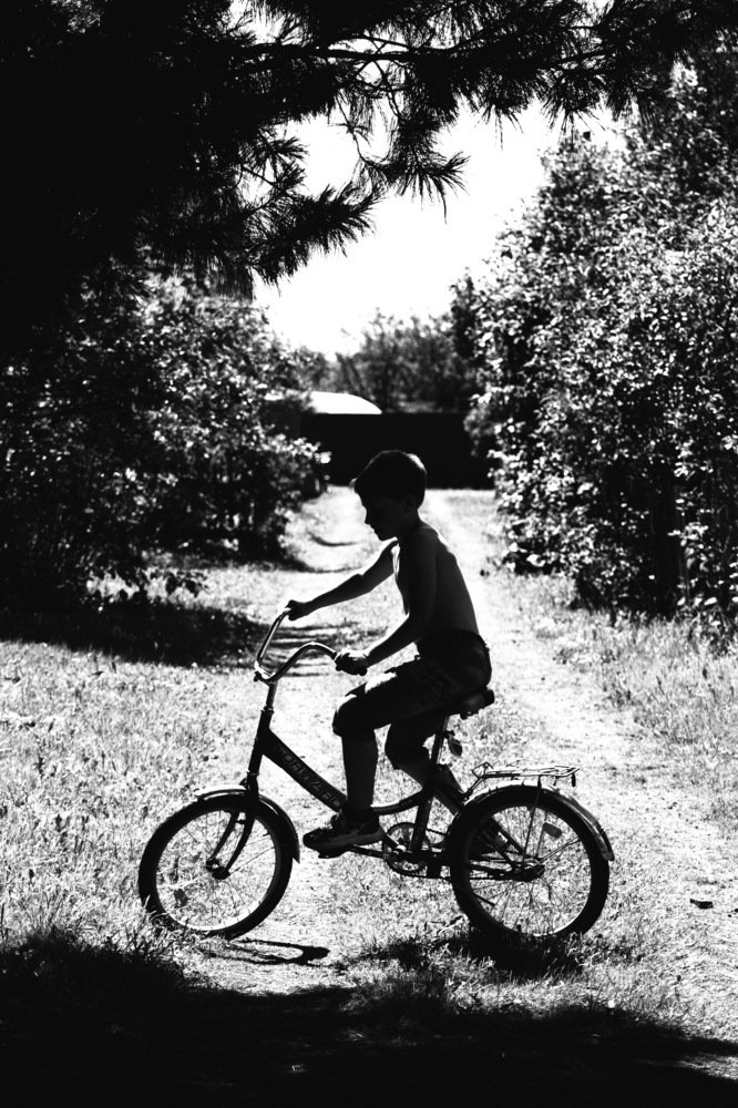 Мальчик на велосипеде