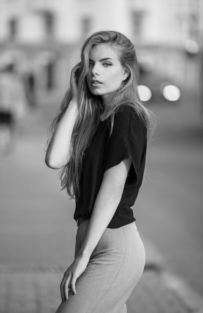 В потоке уличной суеты