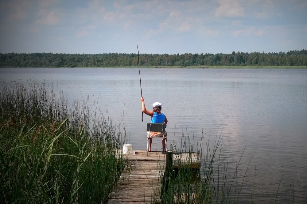 Девочка рыбачка.