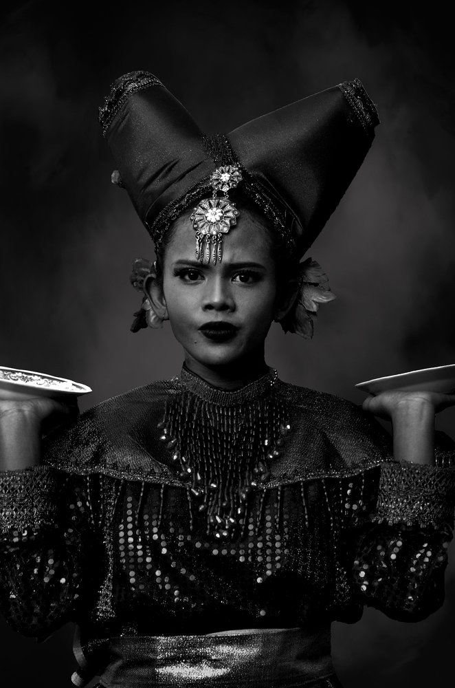 Tari Piring From Indonesian