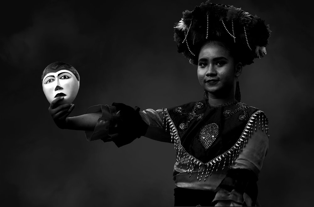 woman portrait in black and white