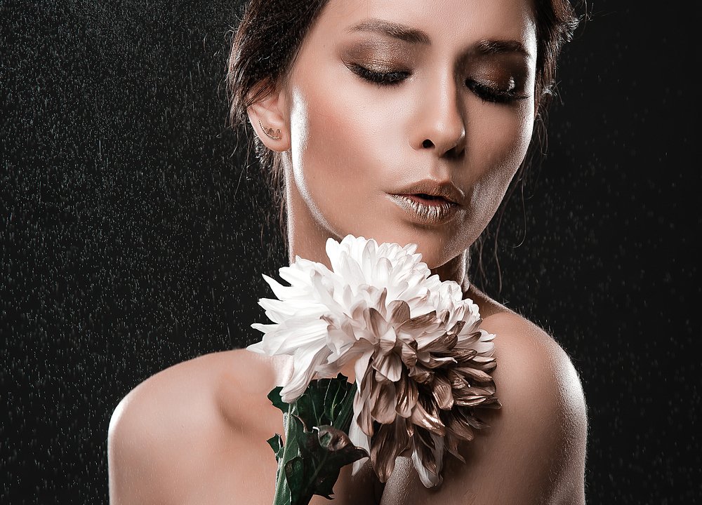 Все, чего она касается-БРОНЗА.