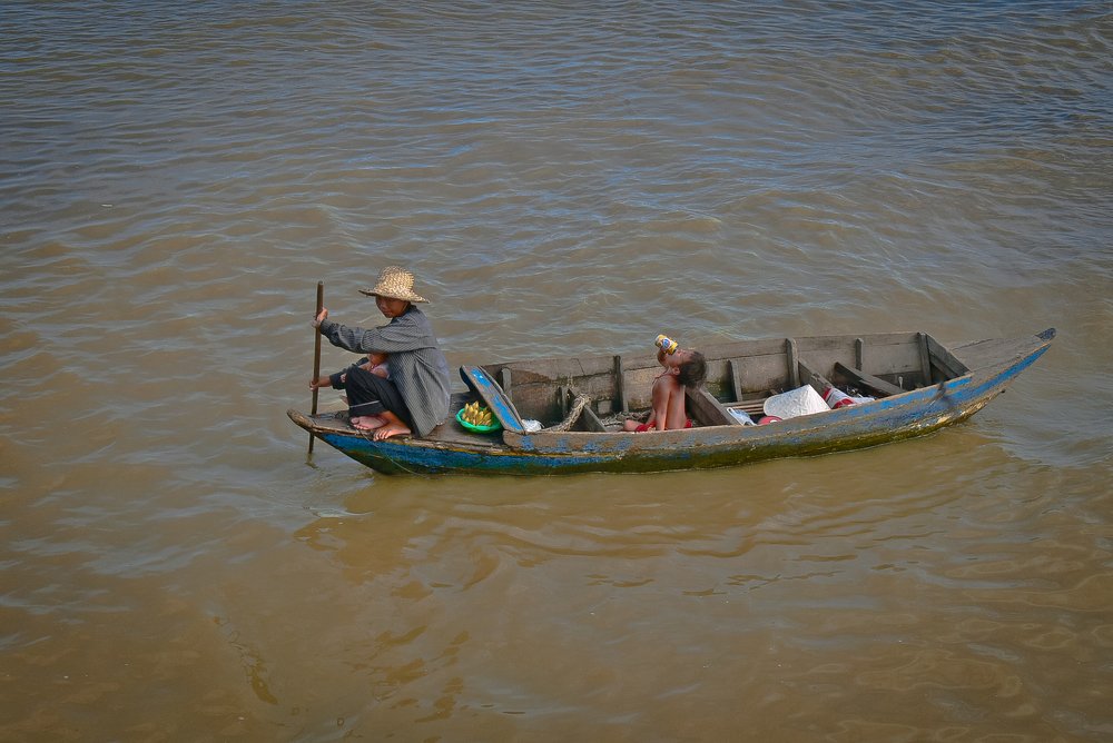 Камбоджа. Жизнь детей на воде.