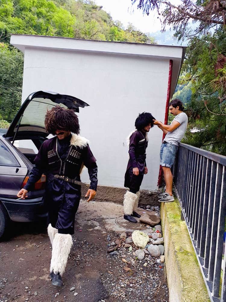 Скоро на сцену