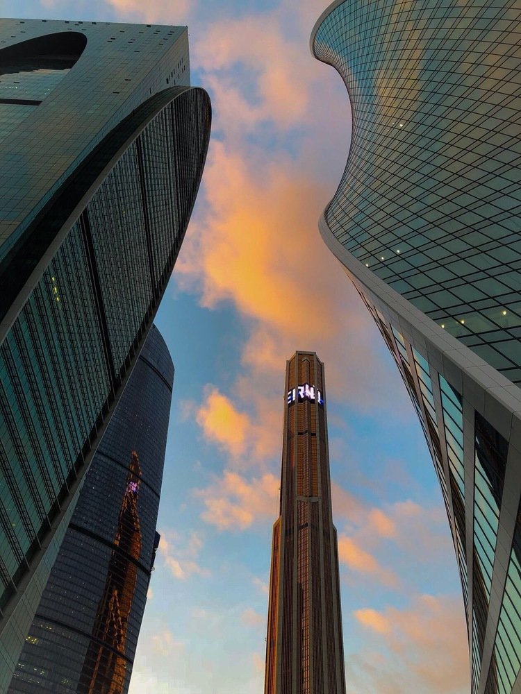 Москва-Сити и буйство красок