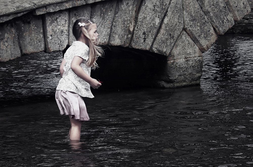 "Уронила в речку мячик..."