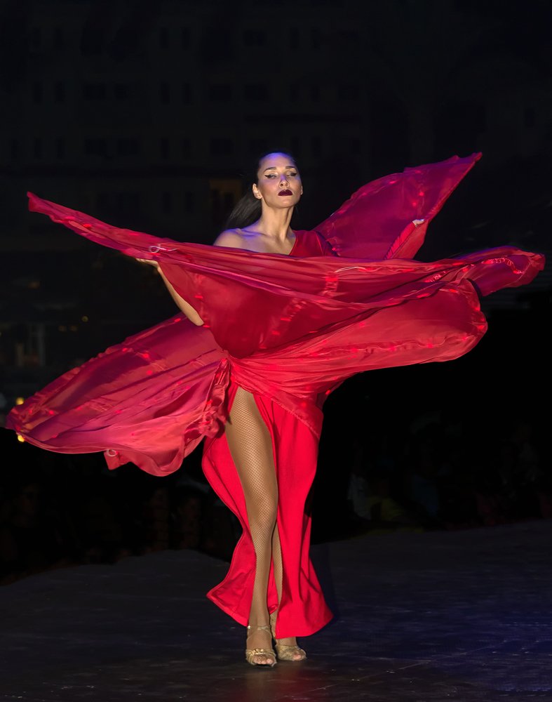 Танец в красном.