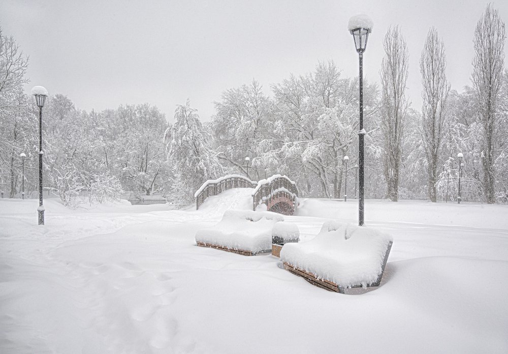 А унас снег...