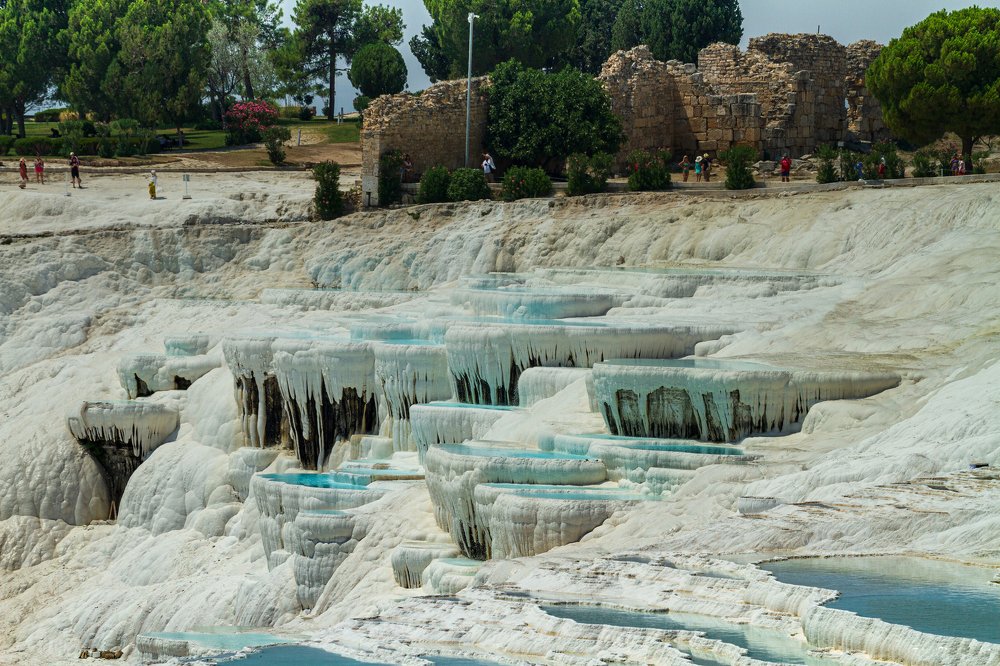 Белые ванны...