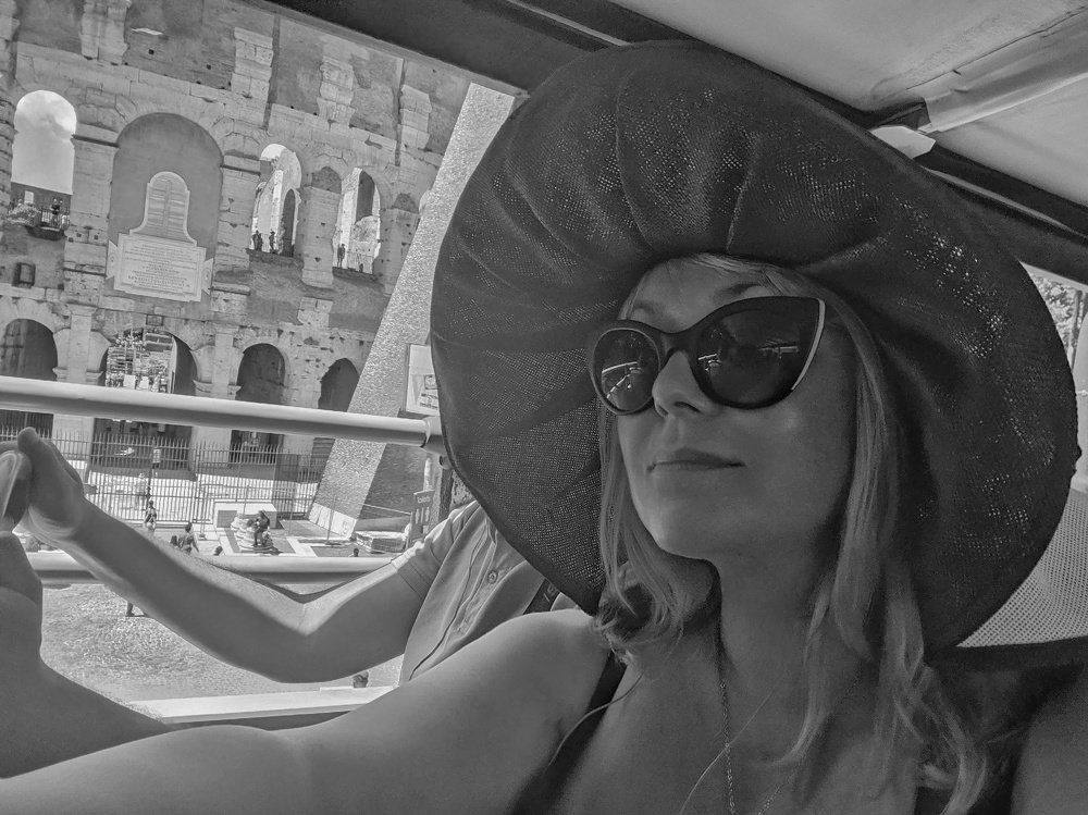 Дама у Колизея