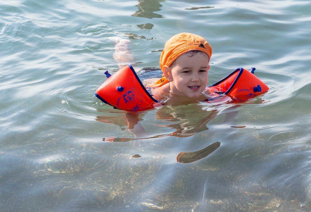 Юная пловчиха