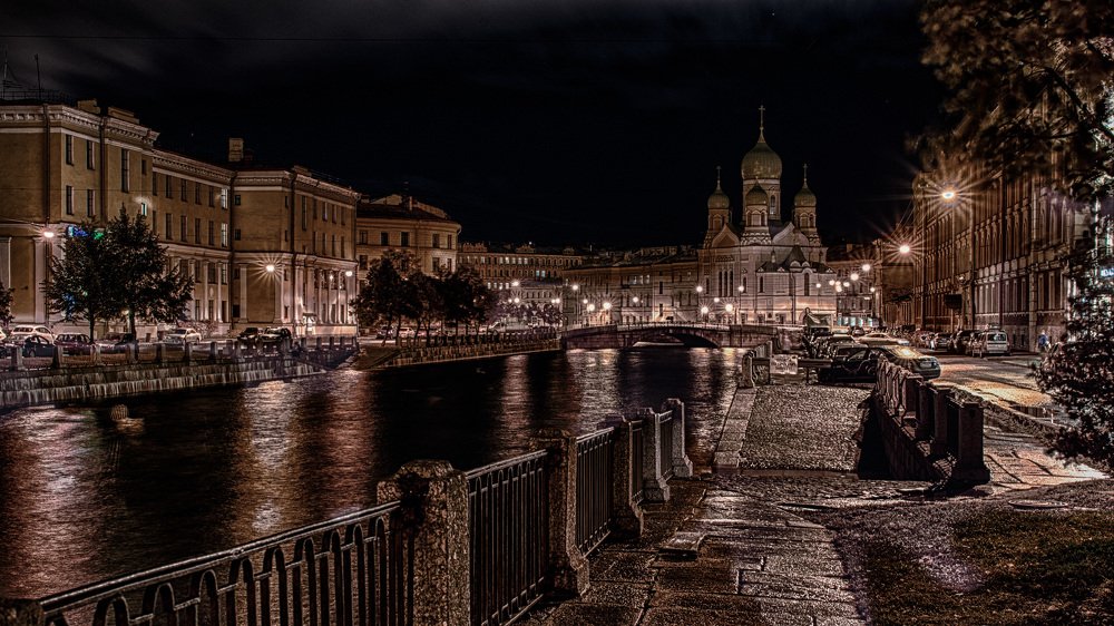 Вечерний Санкт-Петербург. Канал Грибоедова, Могилевский мост и Свято-Исидоровская церковь.