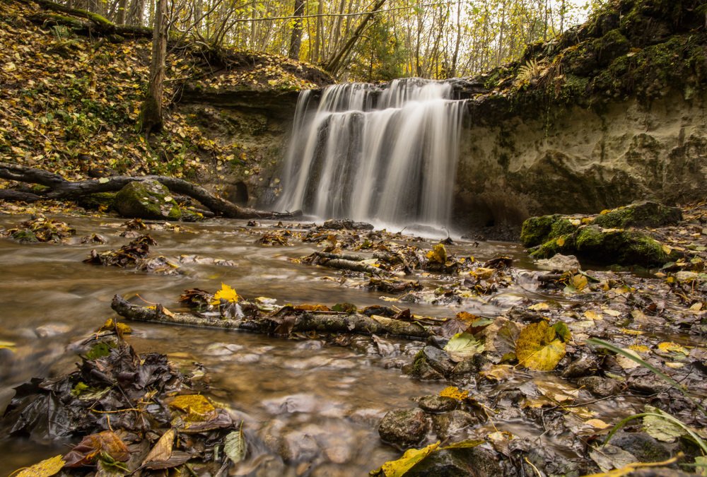 Между нами водопад...