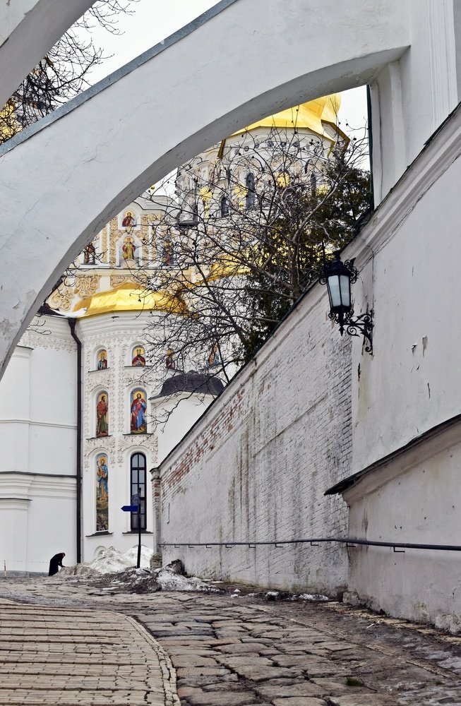 Белые стены Лавры