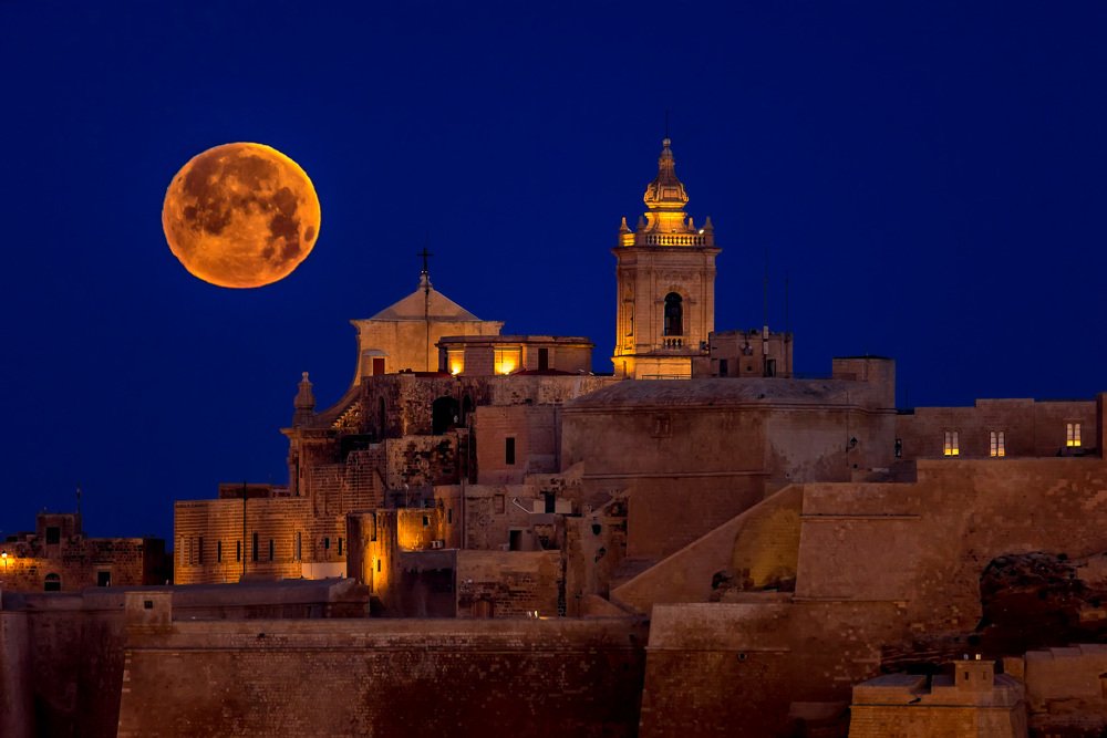 Moonset over Cathedral of Assumption