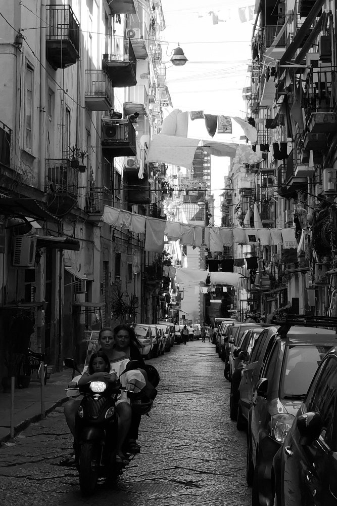 Curre curre guaglió.