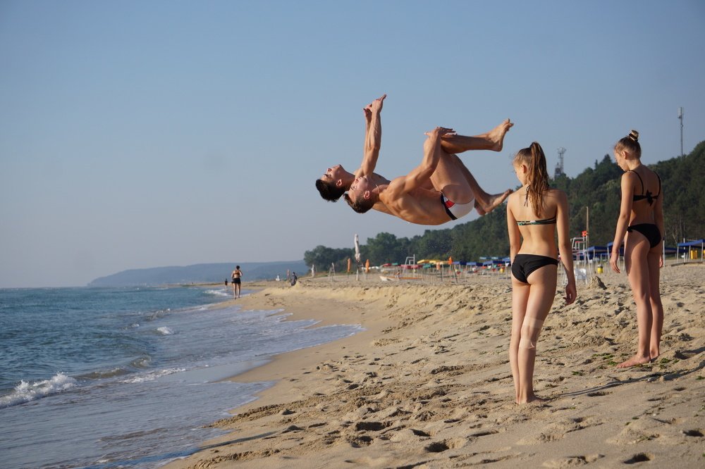 Horizontal vs. Vertical